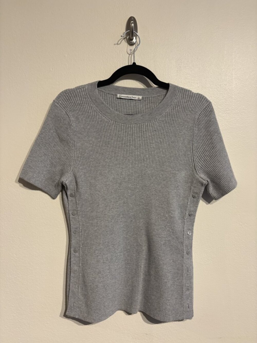 Abercrombie & Fitch Gray Ribbed Knit Side Button Short Sleeve Top L